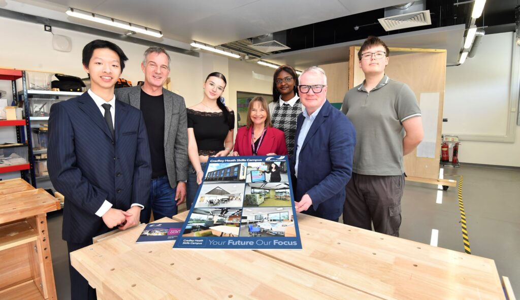 Students and principal with business secretary and mayor